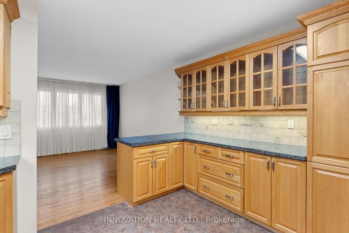 Photo 14 at 30 Oakview Avenue, Nepean (Meadowlands/Crestview), Ottawa