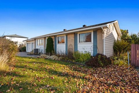 Photo 3 at 30 Oakview Avenue, Nepean (Meadowlands/Crestview), Ottawa
