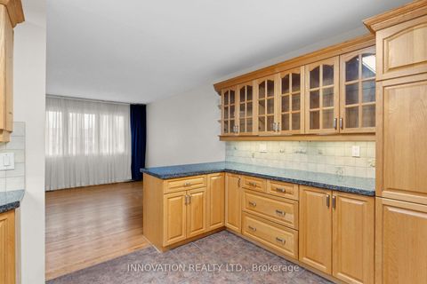 Photo 14 at 30 Oakview Avenue, Nepean (Meadowlands/Crestview), Ottawa