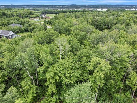 Photo 3 at 1590 Kinsella Drive, Cumberland Estates, Orleans