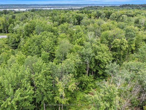 Photo 4 at 1590 Kinsella Drive, Cumberland Estates, Orleans