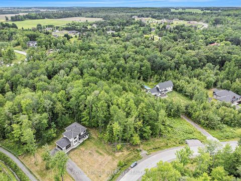 Photo 8 at 1590 Kinsella Drive, Cumberland Estates, Orleans