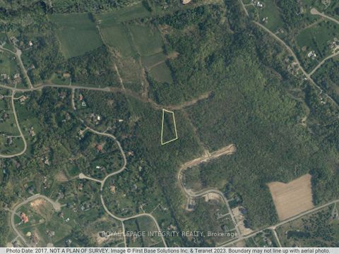 Photo 15 at 1590 Kinsella Drive, Cumberland Estates, Orleans