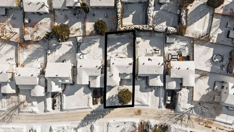 Photo 32 at 908 Chaleur Way, Convent Glen, Orleans