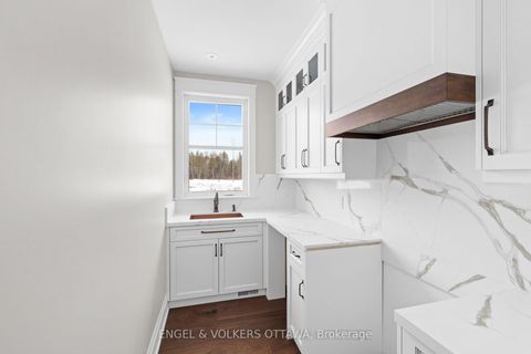 Photo 6 at 432 Ashbee Court, Manotick Village & Manotick Estates, Manotick