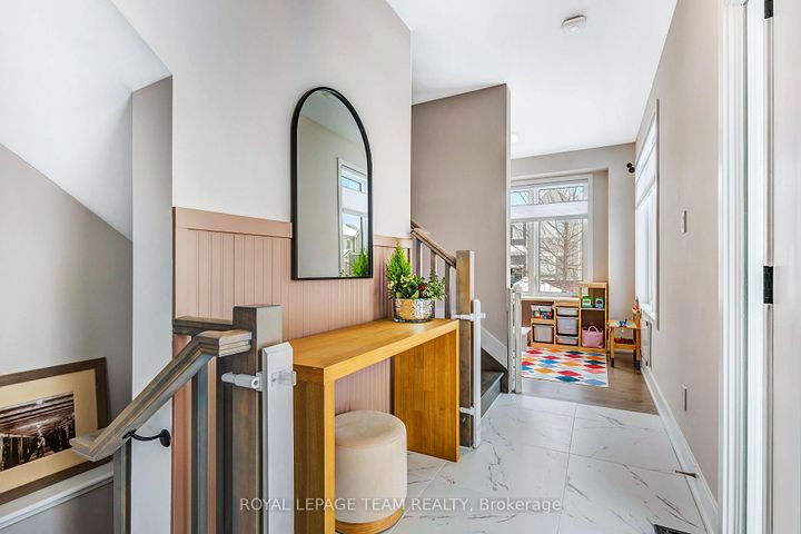 Photo 3 at 21 Coppermine Street, Nepean (Heritage Park), Ottawa