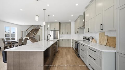 Photo 2 at 272 Cornice Street, Mer Bleue/Bradley Estates/Anderson Park, Orleans