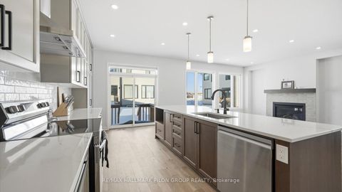 Photo 3 at 272 Cornice Street, Mer Bleue/Bradley Estates/Anderson Park, Orleans