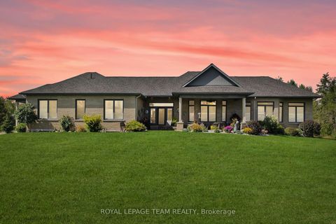 Photo 2 at 217 Shamus Way, Huntley Ward (South West), Carp