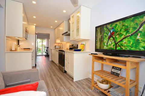 Photo 4 at 77 Winchester Drive, Glencairn/Hazeldean, Kanata