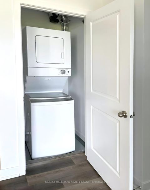 Photo 20 at i - 300 Tulum Crescent, Emerald Meadows/Trailwest, Kanata