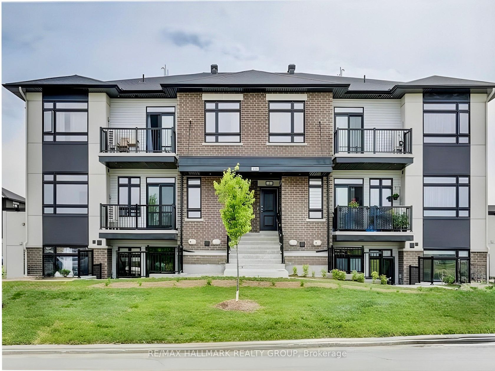 i - 300 Tulum Crescent, Emerald Meadows/Trailwest, Kanata 2