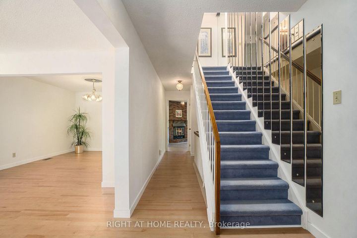 Photo 2 at 82 Nestow Drive, Nepean (Tanglewood), Ottawa