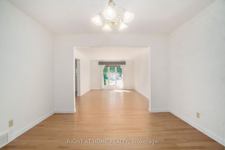 Photo 6 at 82 Nestow Drive, Nepean (Tanglewood), Ottawa