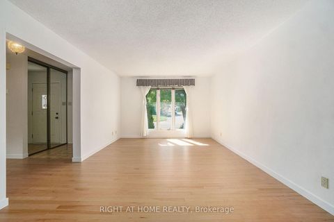 Photo 4 at 82 Nestow Drive, Nepean (Tanglewood), Ottawa
