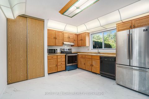 Photo 7 at 82 Nestow Drive, Nepean (Tanglewood), Ottawa