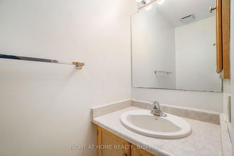 Photo 11 at 82 Nestow Drive, Nepean (Tanglewood), Ottawa