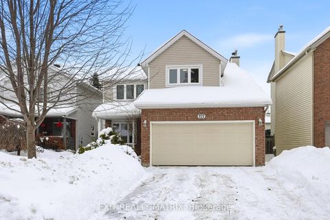 Photo 0 at 727 Brome Crescent, Fallingbrook/Ridgemount, Orleans