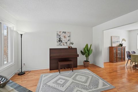 Photo 2 at 727 Brome Crescent, Fallingbrook/Ridgemount, Orleans