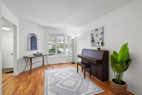 Photo 3 at 727 Brome Crescent, Fallingbrook/Ridgemount, Orleans