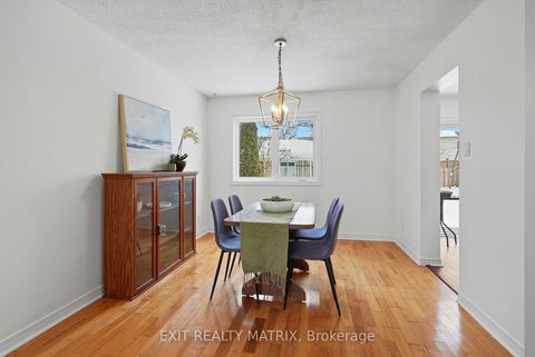 Photo 4 at 727 Brome Crescent, Fallingbrook/Ridgemount, Orleans