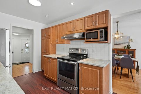 Photo 7 at 727 Brome Crescent, Fallingbrook/Ridgemount, Orleans