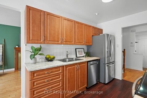 Photo 8 at 727 Brome Crescent, Fallingbrook/Ridgemount, Orleans