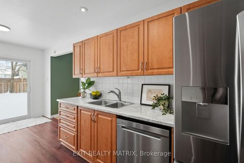 Photo 9 at 727 Brome Crescent, Fallingbrook/Ridgemount, Orleans