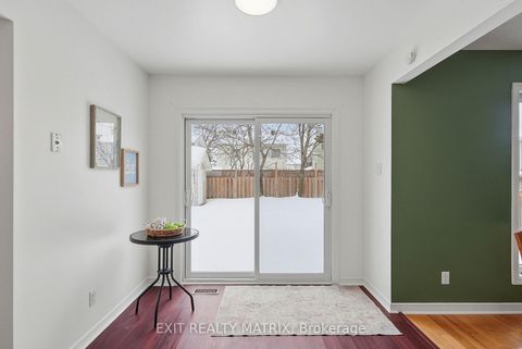 Photo 11 at 727 Brome Crescent, Fallingbrook/Ridgemount, Orleans