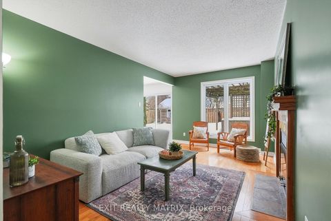 Photo 12 at 727 Brome Crescent, Fallingbrook/Ridgemount, Orleans