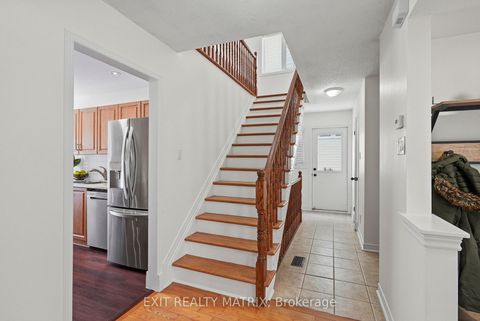 Photo 15 at 727 Brome Crescent, Fallingbrook/Ridgemount, Orleans