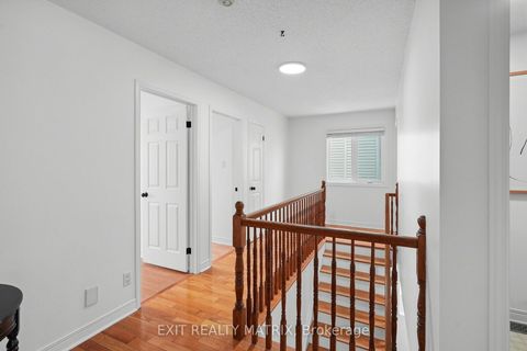 Photo 16 at 727 Brome Crescent, Fallingbrook/Ridgemount, Orleans