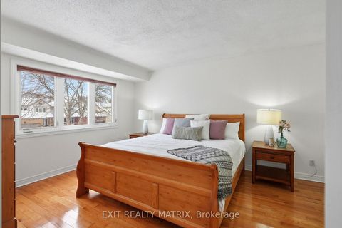 Photo 17 at 727 Brome Crescent, Fallingbrook/Ridgemount, Orleans