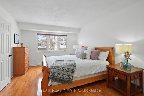Photo 18 at 727 Brome Crescent, Fallingbrook/Ridgemount, Orleans