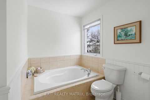 Photo 20 at 727 Brome Crescent, Fallingbrook/Ridgemount, Orleans