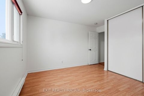 Photo 22 at 727 Brome Crescent, Fallingbrook/Ridgemount, Orleans