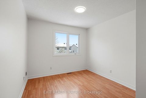 Photo 25 at 727 Brome Crescent, Fallingbrook/Ridgemount, Orleans