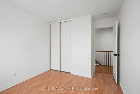 Photo 26 at 727 Brome Crescent, Fallingbrook/Ridgemount, Orleans