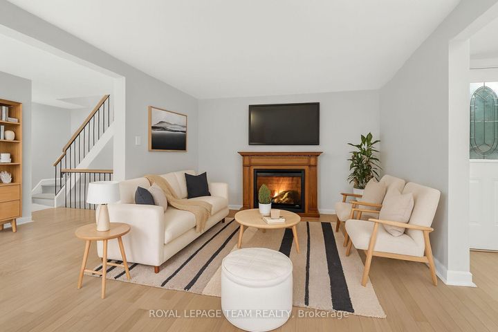 Photo 3 at 17 Providence Place, Nepean (Pheasant Run), Ottawa