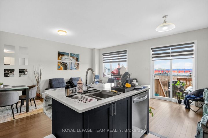 Photo 11 at 136 Main Halyard Lane, Nepean (Half Moon Bay), Ottawa