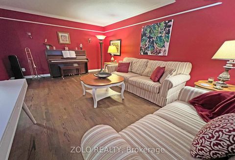 Photo 11 at 736 Hauteview Crescent, Fallingbrook/Ridgemount, Orleans