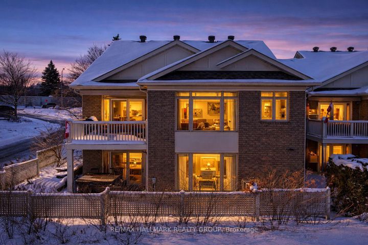 Photo 1 at 8 Waterford Way, Nepean (Pineglen/Country Place), Ottawa