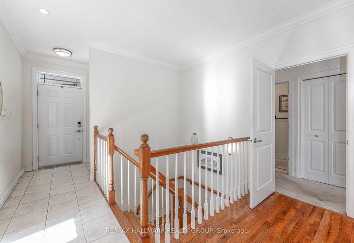 Photo 6 at 8 Waterford Way, Nepean (Pineglen/Country Place), Ottawa