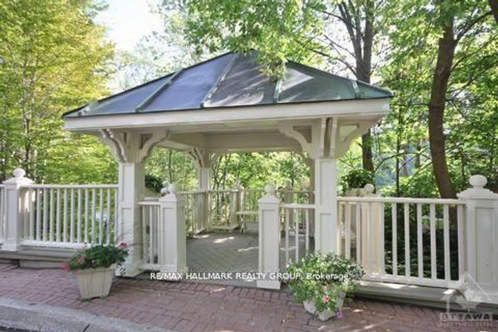 Photo 33 at 8 Waterford Way, Nepean (Pineglen/Country Place), Ottawa