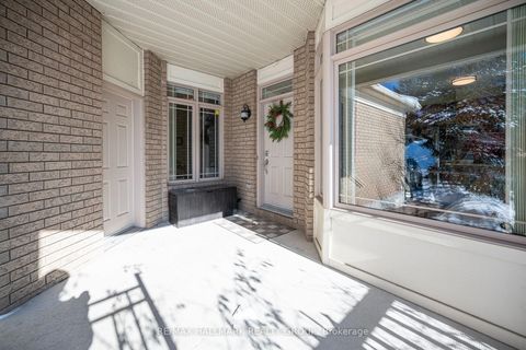 Photo 4 at 8 Waterford Way, Nepean (Pineglen/Country Place), Ottawa