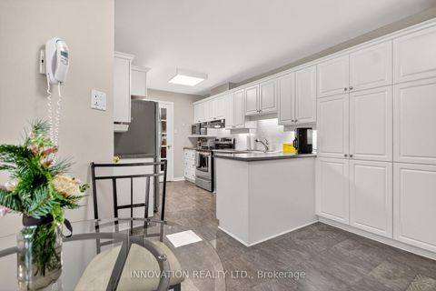 Photo 4 at 9 Heather Glen Court, Stittsville (Central), Stittsville