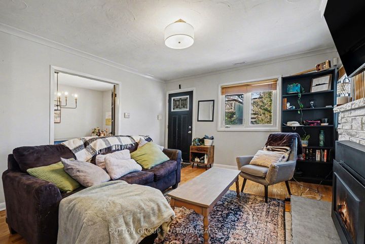 Photo 12 at 90 Withrow Avenue, Nepean (Meadowlands/St. Claire Gardens), Ottawa