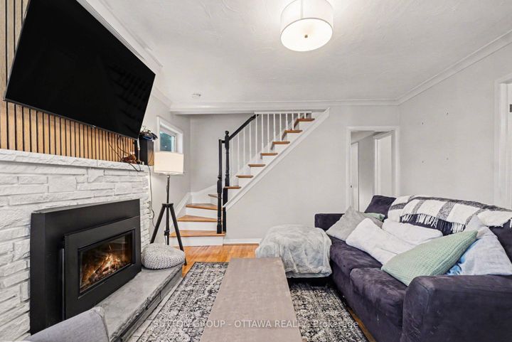 Photo 13 at 90 Withrow Avenue, Nepean (Meadowlands/St. Claire Gardens), Ottawa