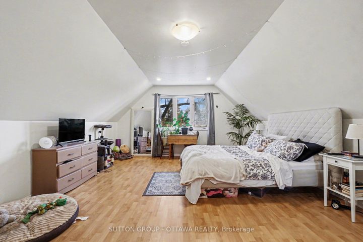 Photo 27 at 90 Withrow Avenue, Nepean (Meadowlands/St. Claire Gardens), Ottawa