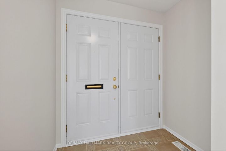 Photo 4 at 111 - 1061 Meadowlands Drive, Nepean (Carleton Square), Ottawa